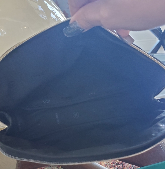 Chanel Glossy Black Cosmetic Case - Picture 5 of 5